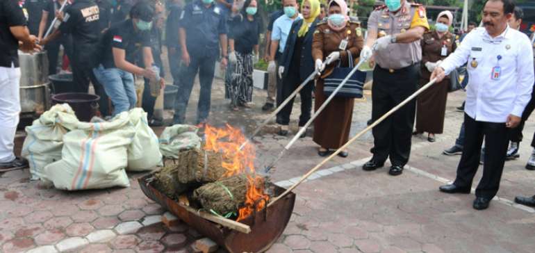 Polisi Musnahkan Narkoba Dari Malaysia Rp5,16 Miliar